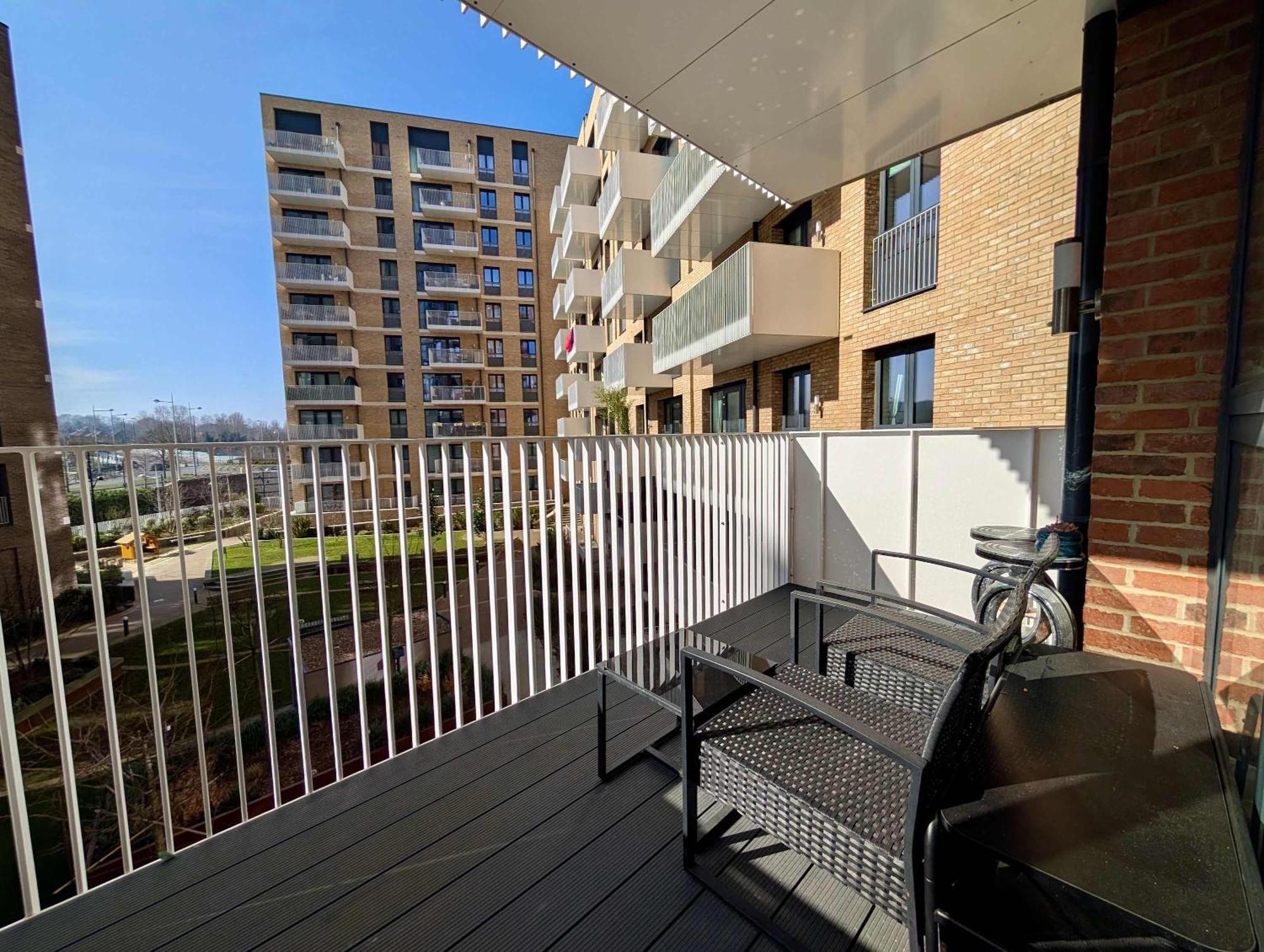 Modern Flat With Beautiful Balcony * Londra